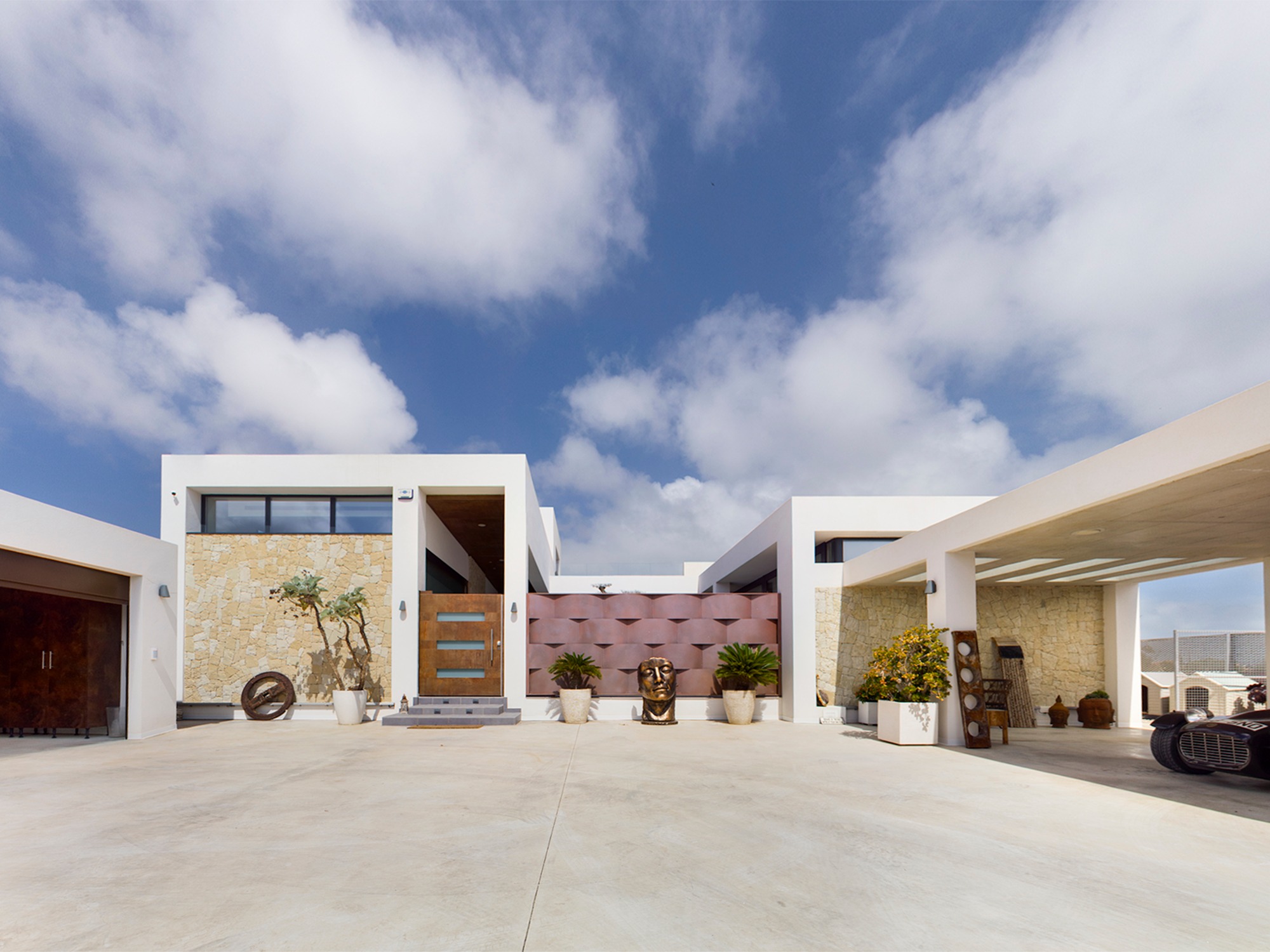 Luxurious Villa with private Swimming Pool and enclosed Courtyard. Las Lomas del Rame